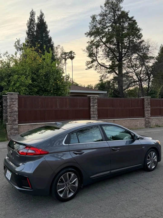 2018 Hyundai - Image 4 of 18