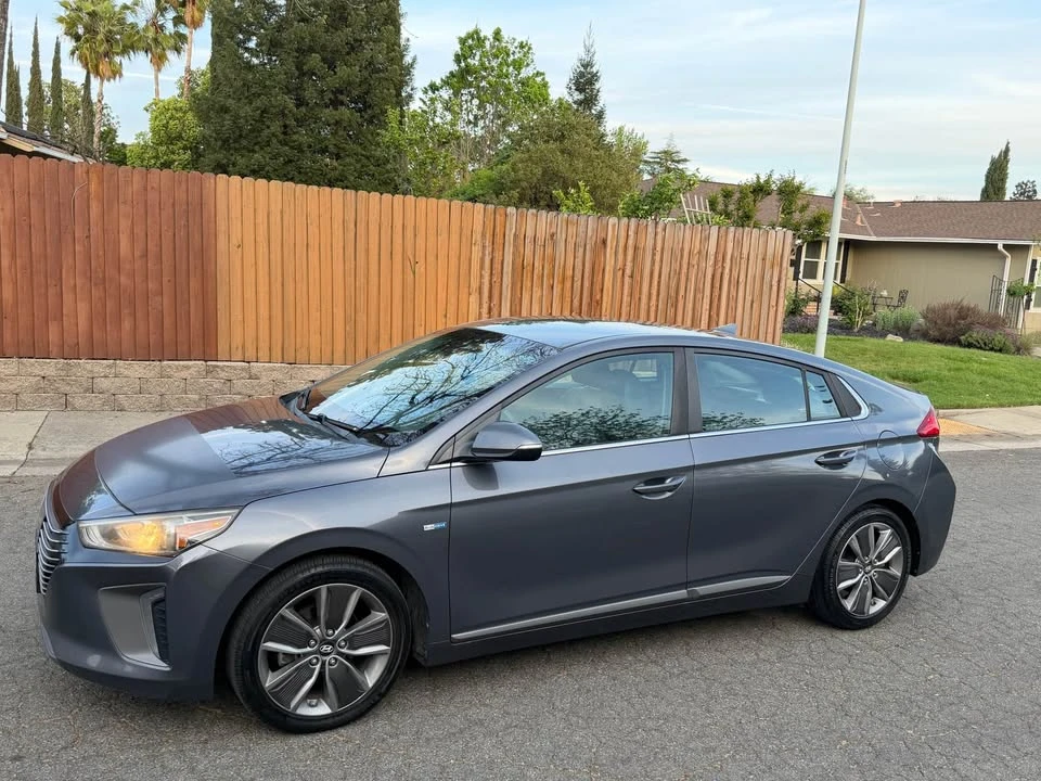 2018 Hyundai - Image 2 of 18