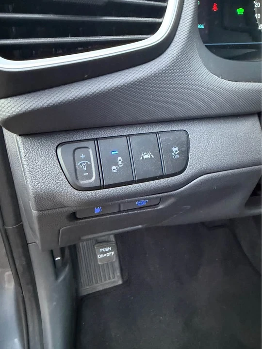 2018 Hyundai - Image 14 of 18