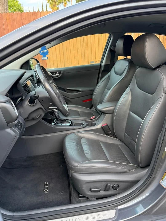 2018 Hyundai - Image 12 of 18
