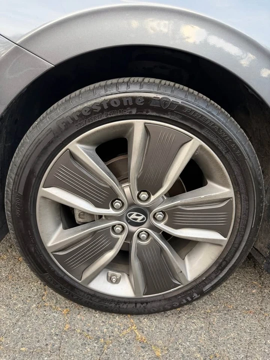 2018 Hyundai - Image 16 of 18