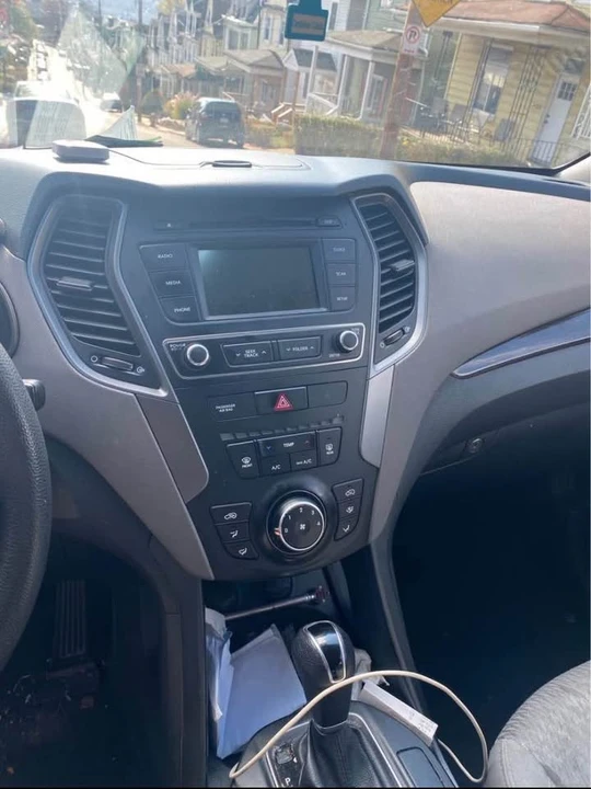 2018 Hyundai Santa Fe - Image 4 of 5