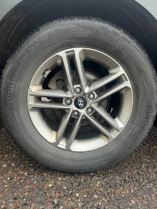 2018 Hyundai Santa Fe - Image 15 of 16