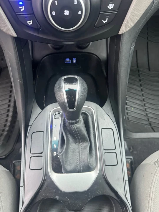 2018 Hyundai Santa Fe - Image 11 of 16