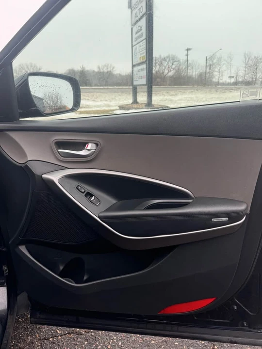 2018 Hyundai Santa Fe - Image 14 of 16