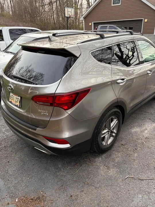 2018 Hyundai Santa Fe - Image 4 of 10