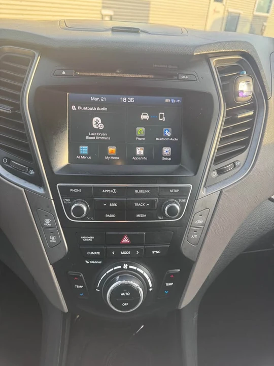 2018 Hyundai Santa Fe - Image 8 of 10
