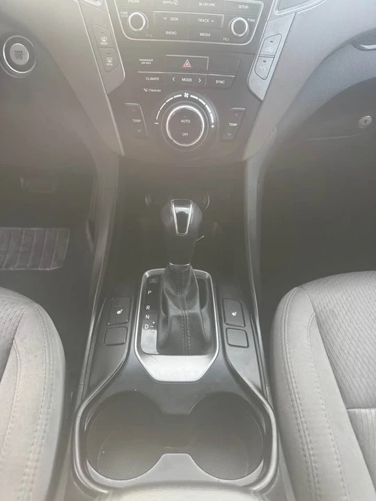 2018 Hyundai Santa Fe - Image 7 of 10