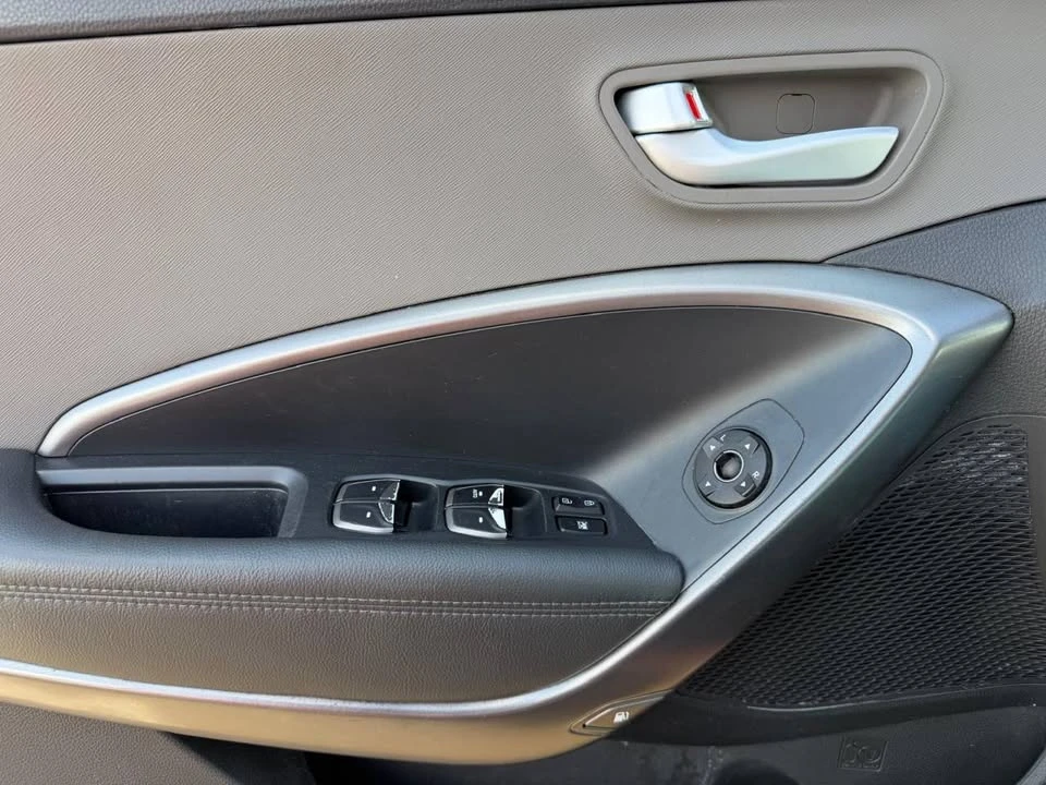 2018 Hyundai Santa Fe - Image 14 of 16
