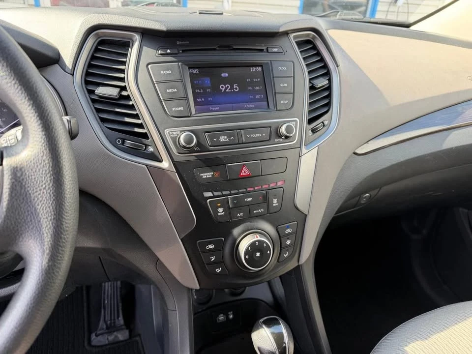 2018 Hyundai Santa Fe - Image 10 of 16