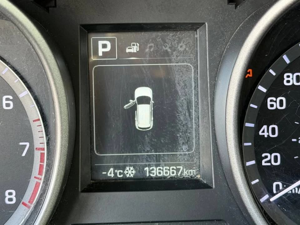 2018 Hyundai Santa Fe - Image 8 of 16