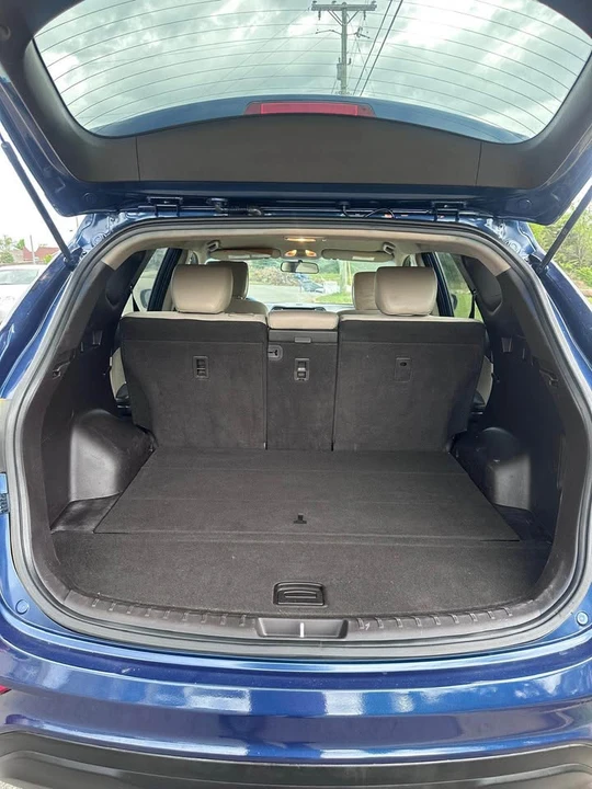 2018 Hyundai Santa Fe - Image 10 of 12
