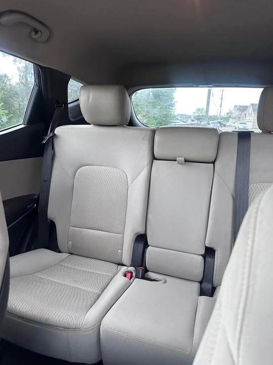 2018 Hyundai Santa Fe - Image 11 of 12