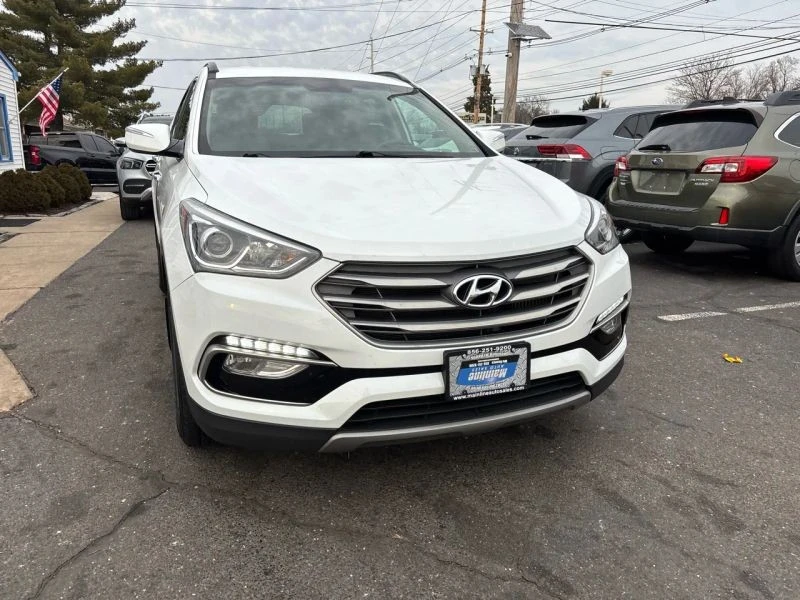 2018 Hyundai Santa Fe - Image 10 of 12