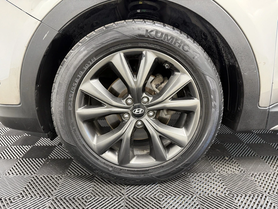 2018 Hyundai Santa Fe - Image 11 of 12