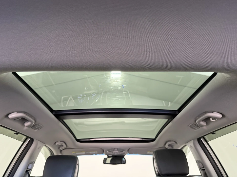 2018 Hyundai Santa Fe - Image 10 of 12