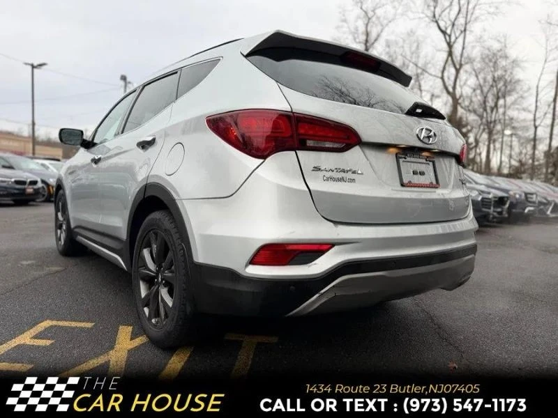 2018 Hyundai Santa Fe - Image 10 of 12