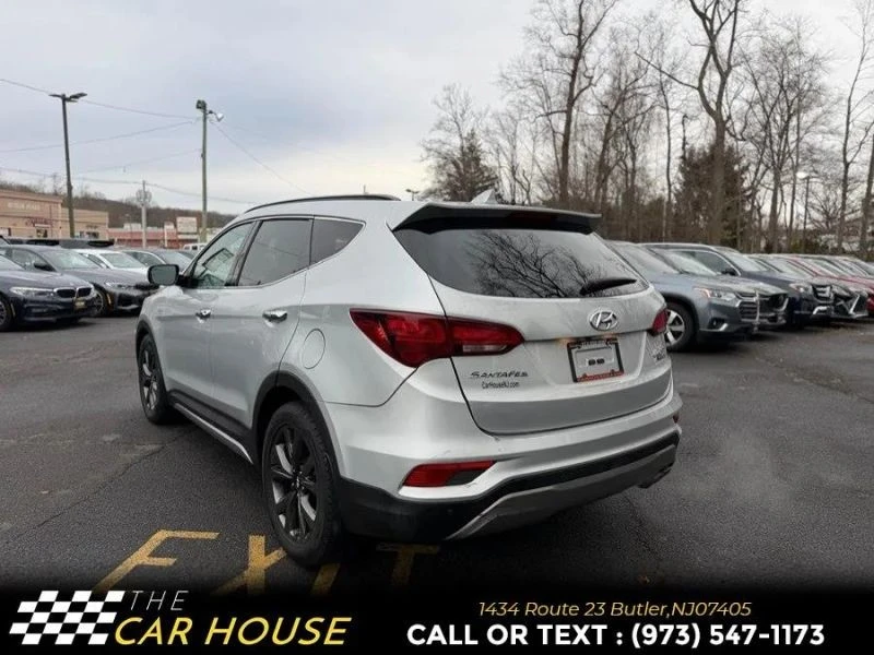 2018 Hyundai Santa Fe - Image 8 of 12