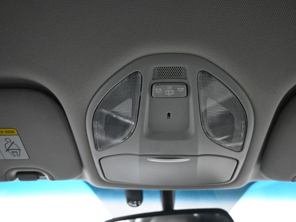 2018 Hyundai Santa Fe - Image 17 of 21