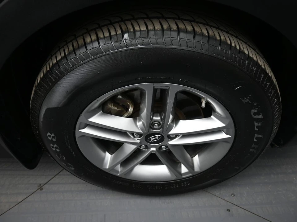 2018 Hyundai Santa Fe - Image 13 of 21