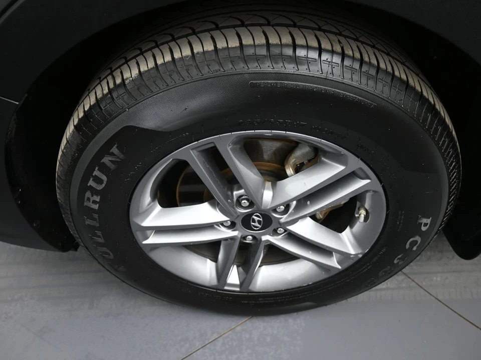 2018 Hyundai Santa Fe - Image 14 of 21