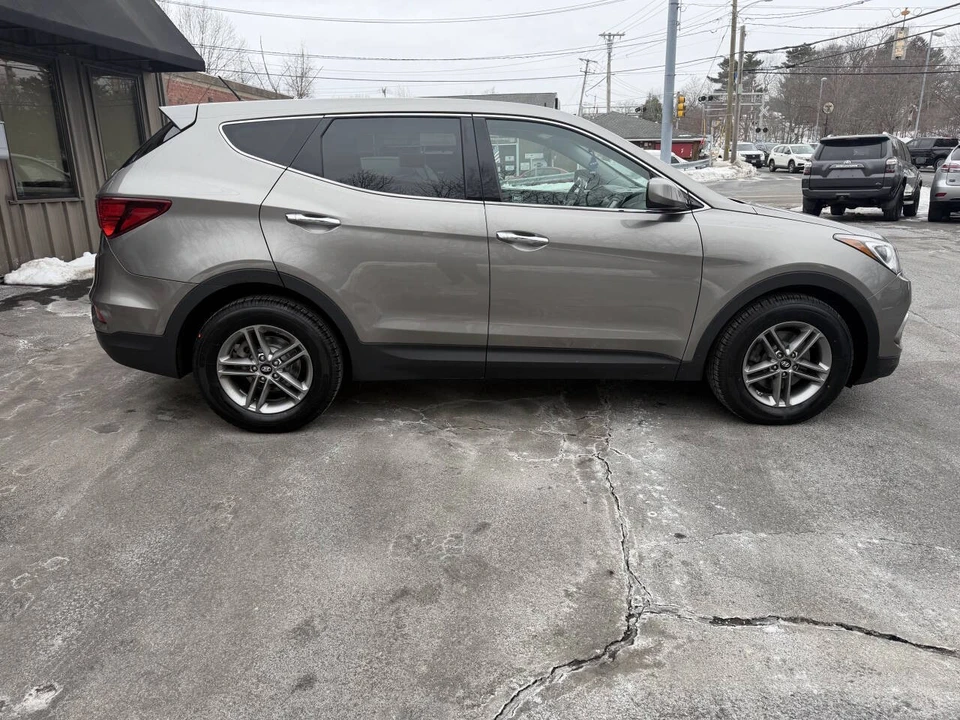 2018 Hyundai Santa Fe - Image 12 of 21