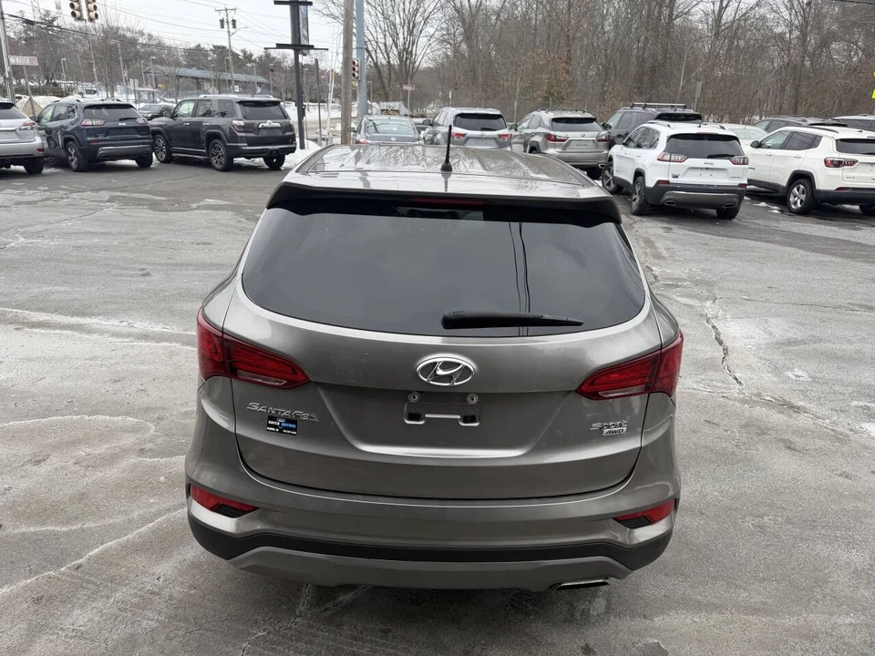 2018 Hyundai Santa Fe - Image 10 of 21