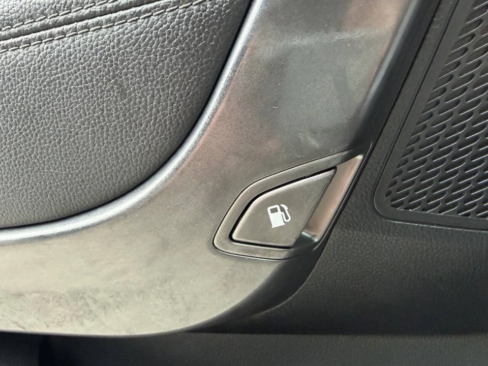 2018 Hyundai Santa Fe - Image 20 of 21