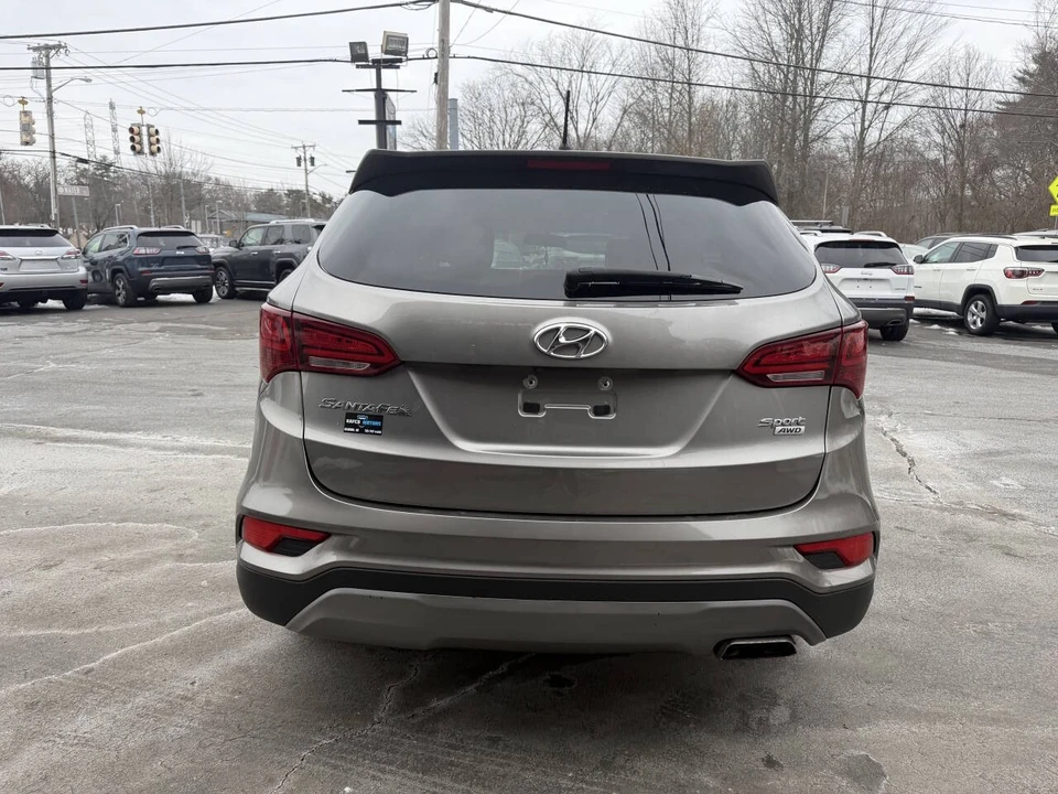2018 Hyundai Santa Fe - Image 9 of 21