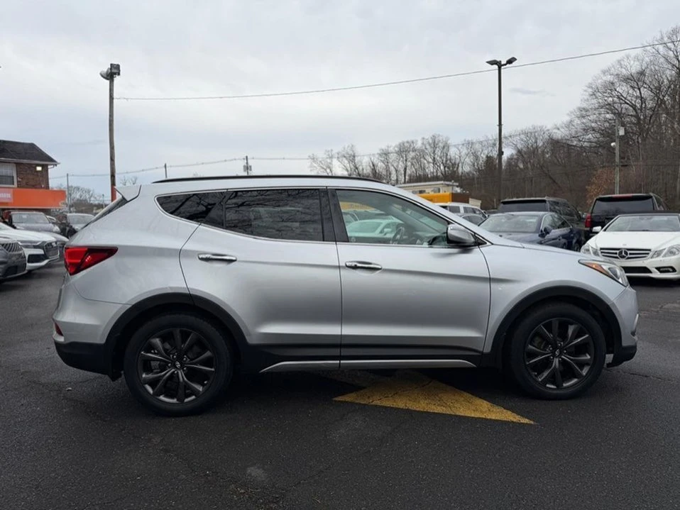 2018 Hyundai Santa Fe - Image 8 of 10