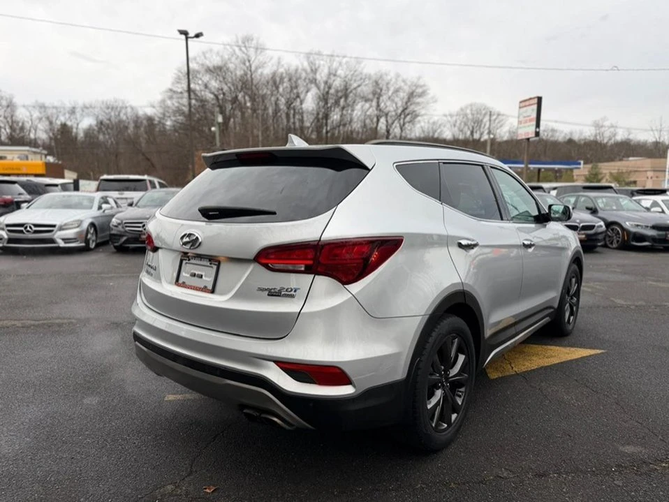 2018 Hyundai Santa Fe - Image 7 of 10