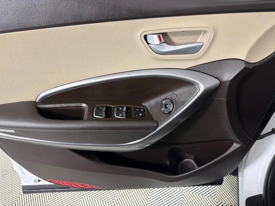 2018 Hyundai Santa Fe - Image 11 of 21
