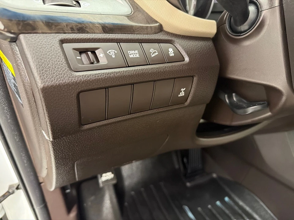 2018 Hyundai Santa Fe - Image 14 of 21