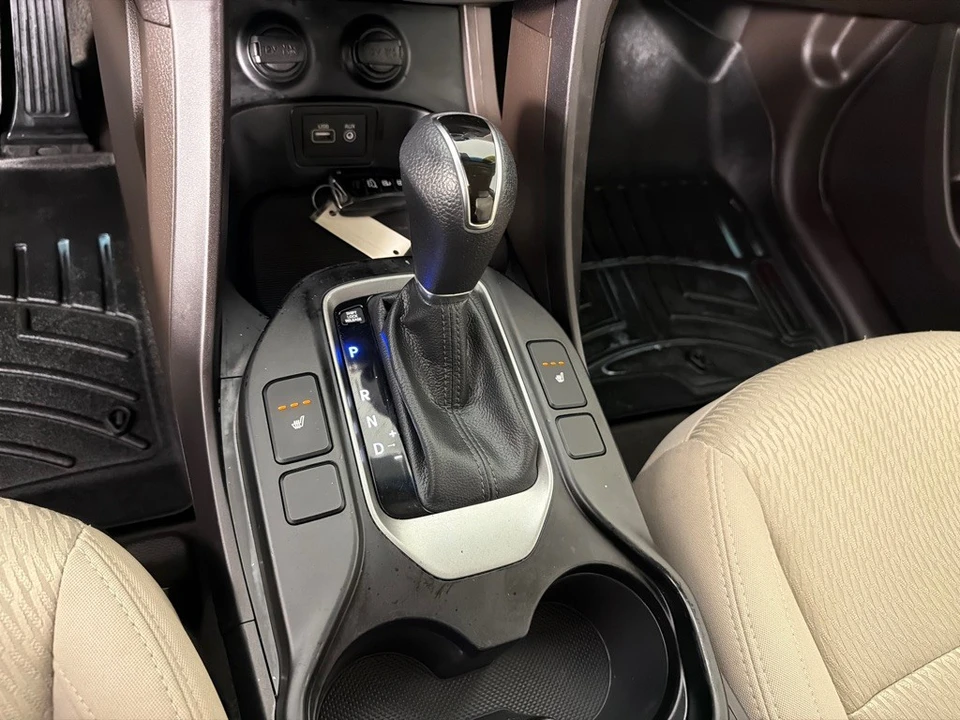 2018 Hyundai Santa Fe - Image 18 of 21