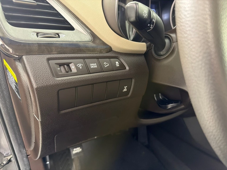 2018 Hyundai Santa Fe - Image 14 of 21