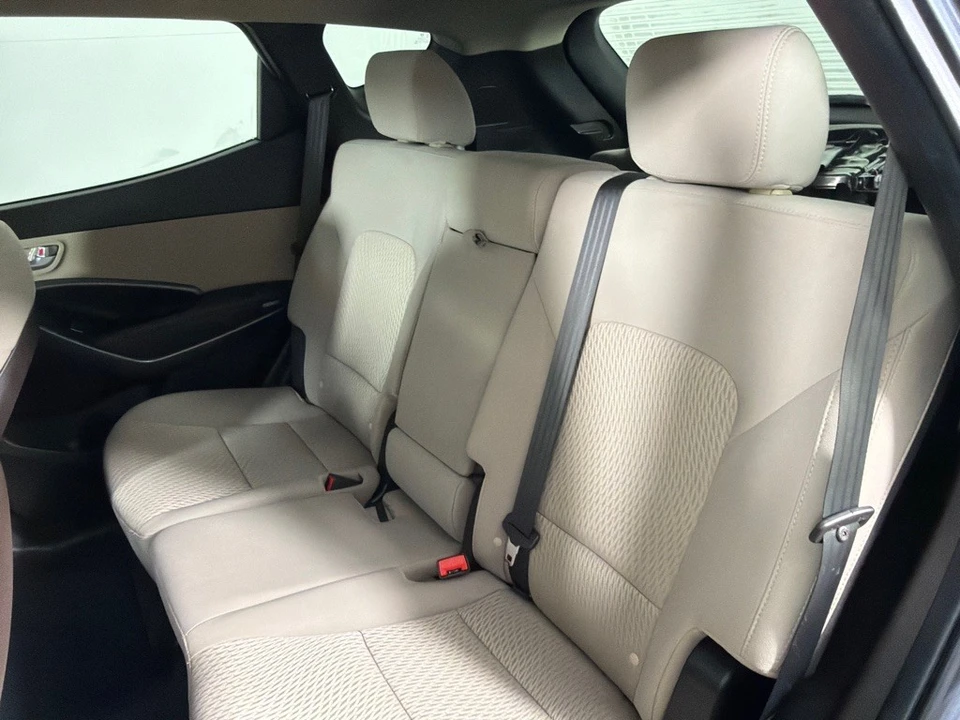 2018 Hyundai Santa Fe - Image 20 of 21
