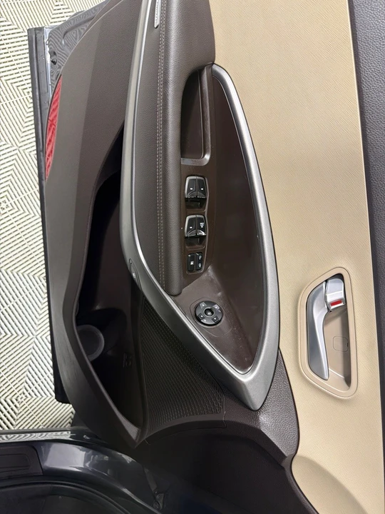 2018 Hyundai Santa Fe - Image 11 of 21