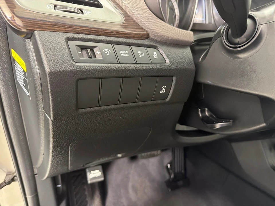 2018 Hyundai Santa Fe - Image 14 of 21