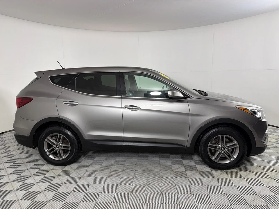 2018 Hyundai Santa Fe - Image 4 of 21