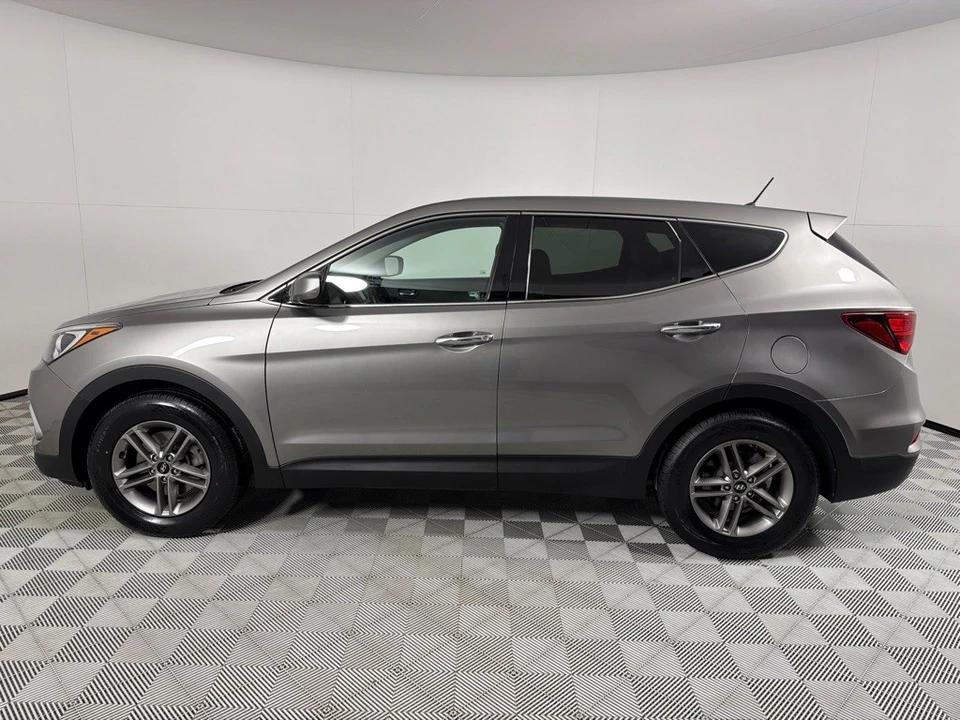 2018 Hyundai Santa Fe - Image 9 of 21