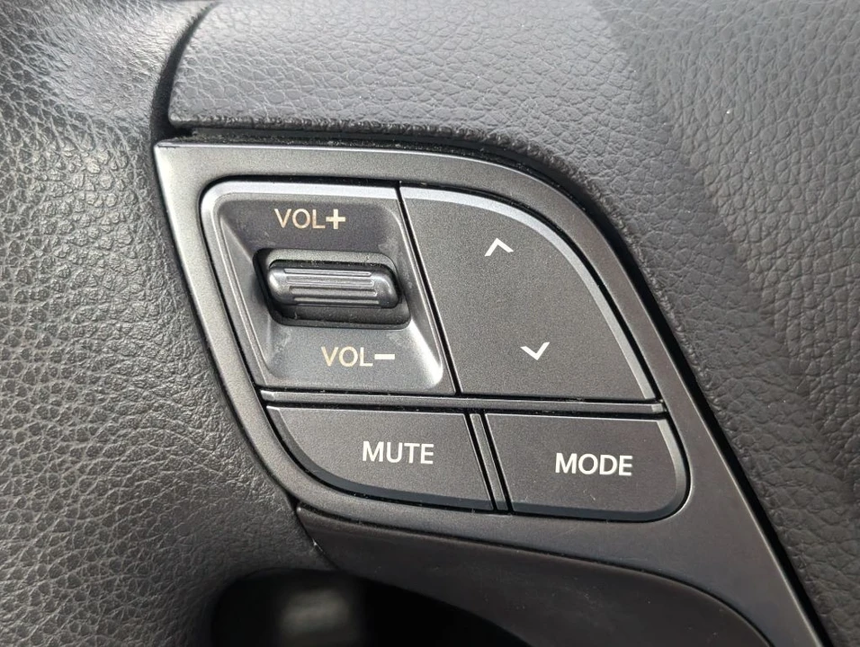 2018 Hyundai Santa Fe - Image 13 of 21