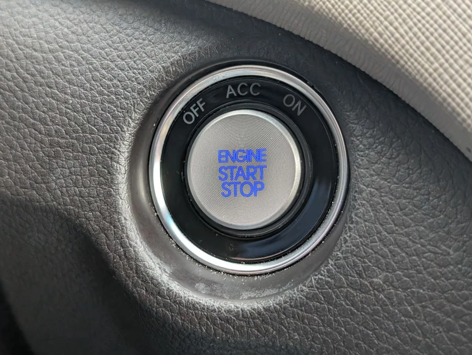 2018 Hyundai Santa Fe - Image 17 of 21