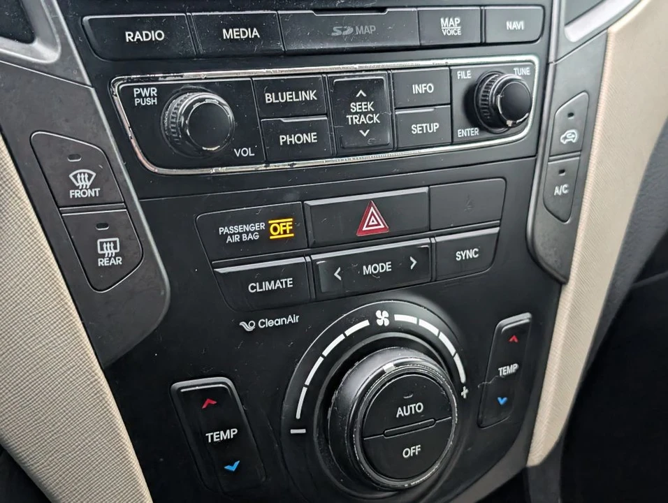 2018 Hyundai Santa Fe - Image 18 of 23