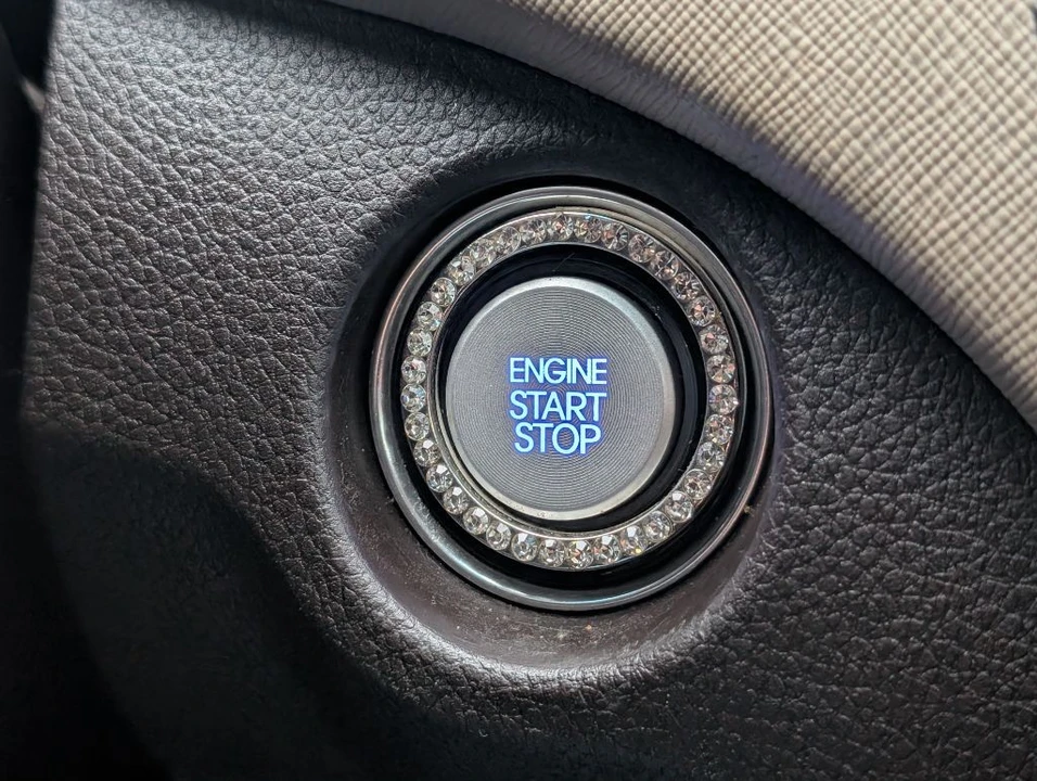 2018 Hyundai Santa Fe - Image 15 of 23