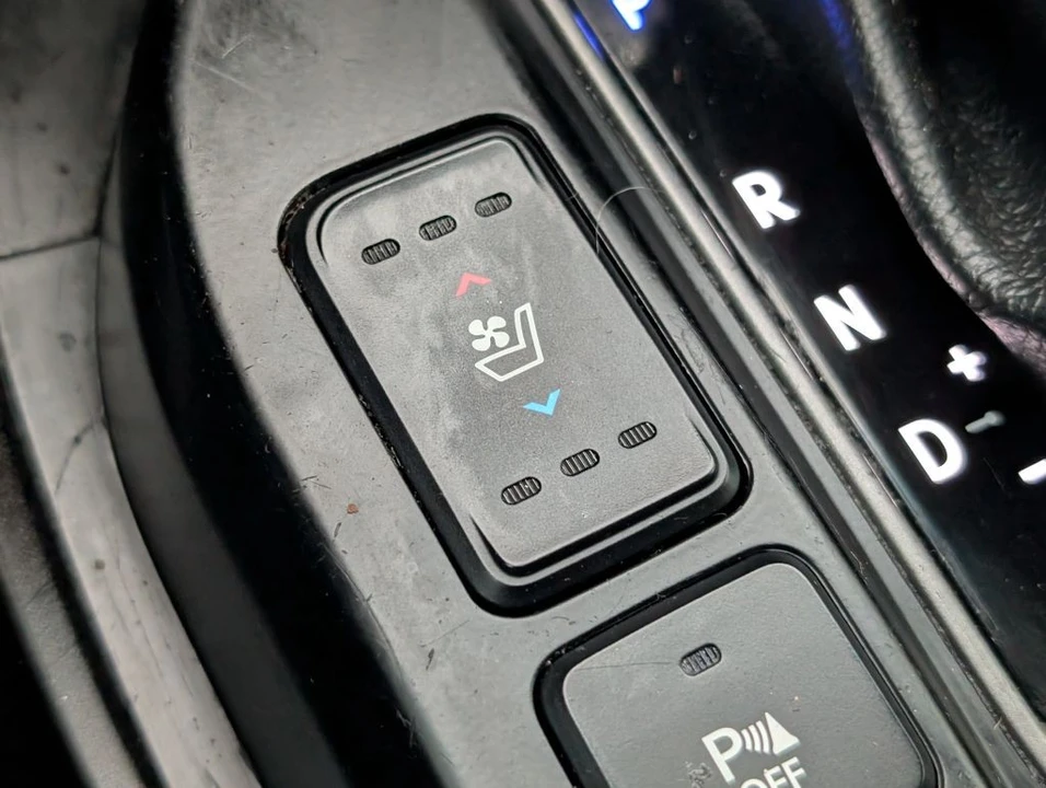 2018 Hyundai Santa Fe - Image 19 of 23