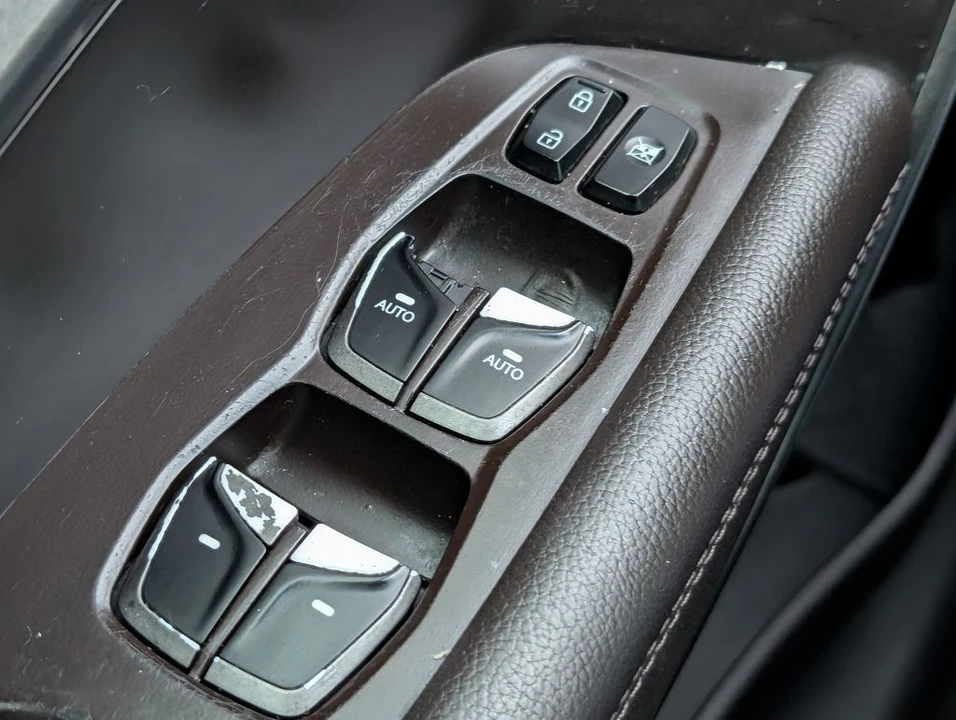 2018 Hyundai Santa Fe - Image 10 of 23