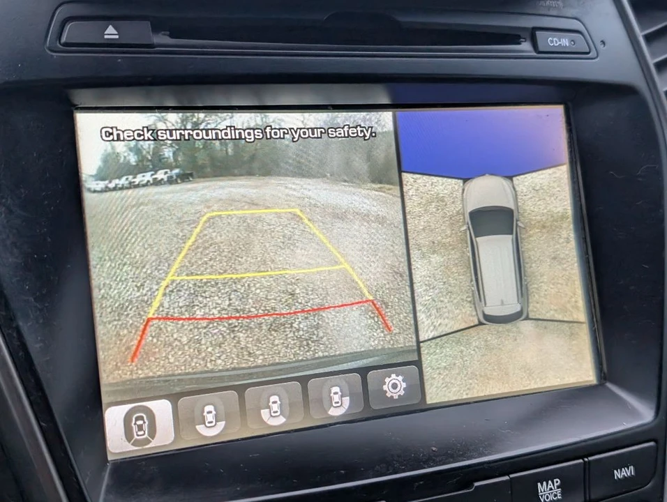 2018 Hyundai Santa Fe - Image 17 of 23