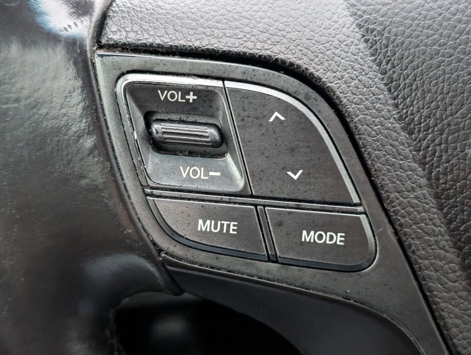 2018 Hyundai Santa Fe - Image 12 of 23