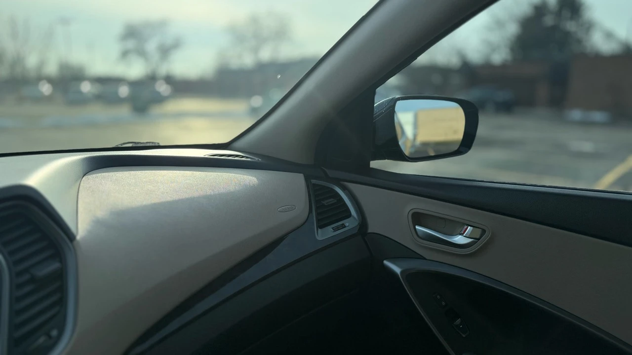 2018 Hyundai Santa Fe - Image 19 of 21