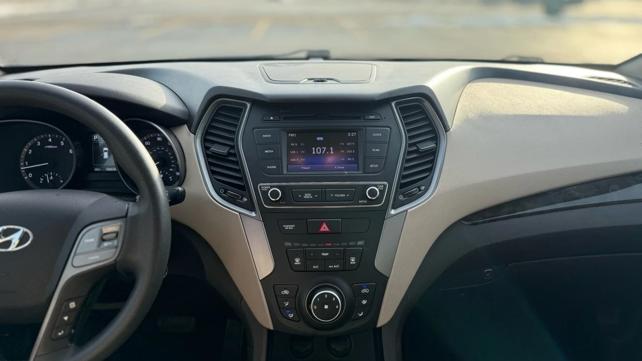 2018 Hyundai Santa Fe - Image 16 of 21